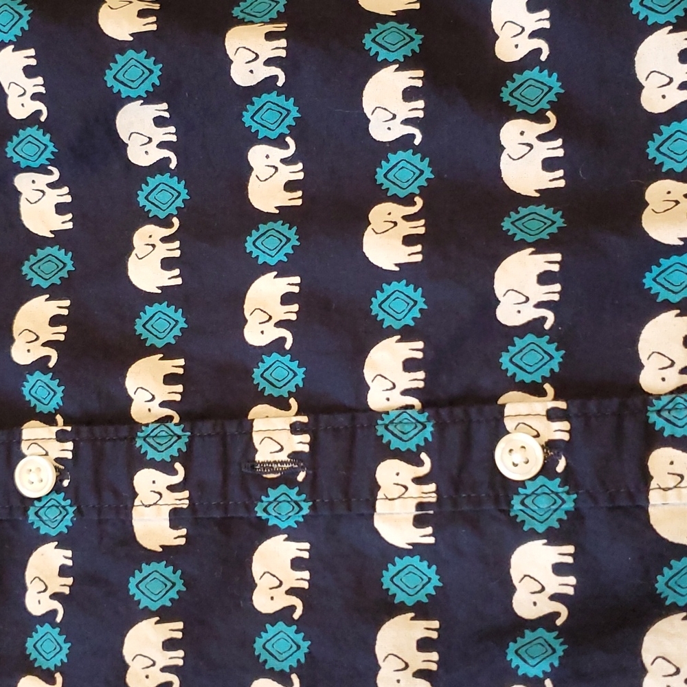 Womens Crown & Ivy navy elephant print button down size S - Picture 3 of 5